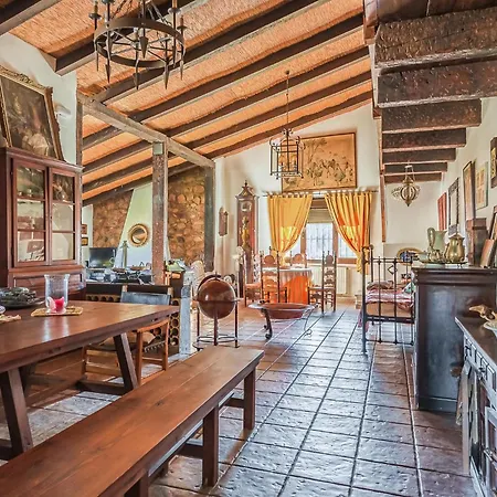 4 Bedroom Gorgeous In