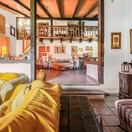 4 Bedroom Gorgeous In Holiday home *