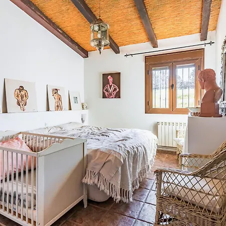 4 Bedroom Gorgeous In Holiday home